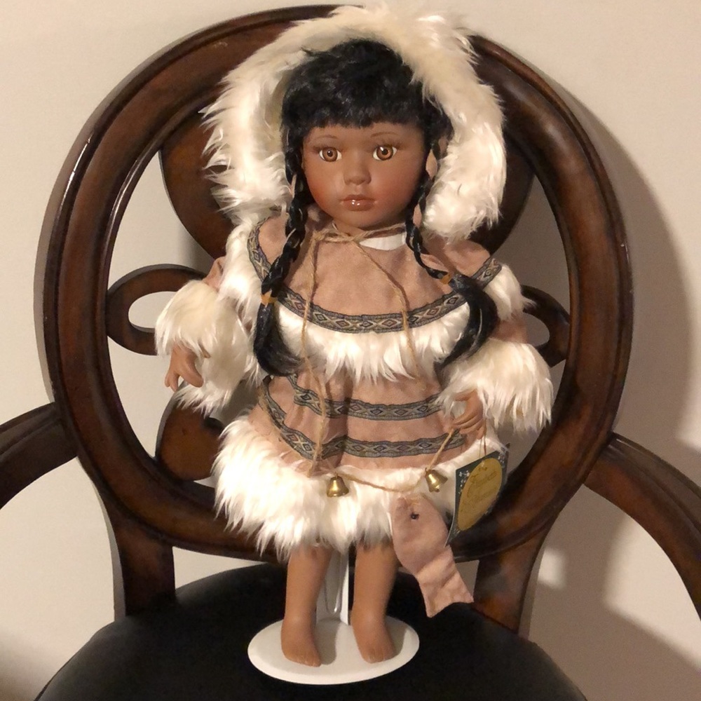 Elizabeth Anastasia 18”Eskimo Doll Fine Painted Porcelain NWT